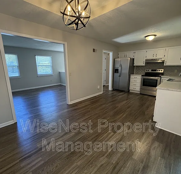 1820 E Cherokee Ln — Photo 6