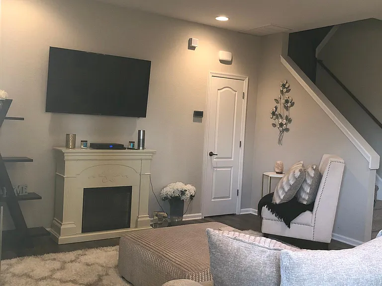 307 Waterside Dr — Photo 5