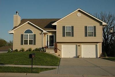 1st image of 905 Sunflower St
