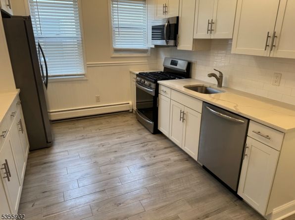 228 E 1st Ave APT 7, Roselle, NJ 07203