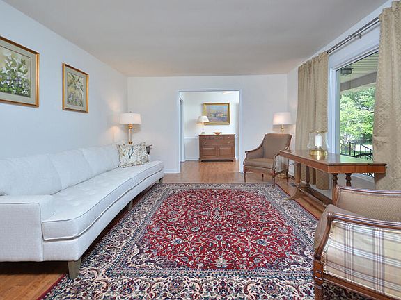 5th image of 313 Andover Rd