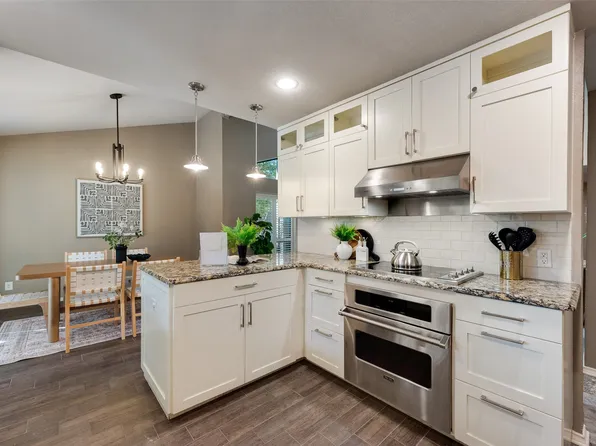 7844 High Oaks Cir, Dallas, TX 75231