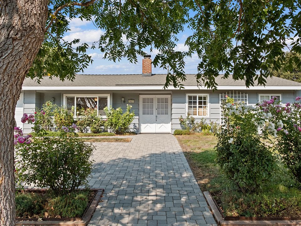 1st image of 2127 Holly Ln