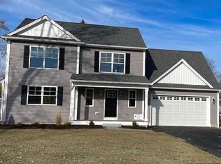 2 Pascale Dr, Lincoln, RI 02865