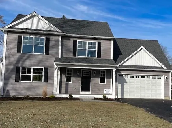 2 Pascale Dr, Lincoln, RI 02865