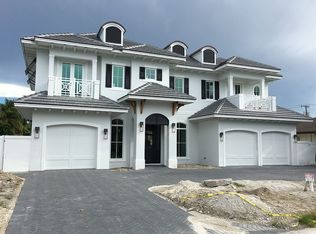 660 NE Lakeview Ter, Boca Raton, FL 33431