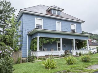 608 2nd St, Mount Hope, WV 25880