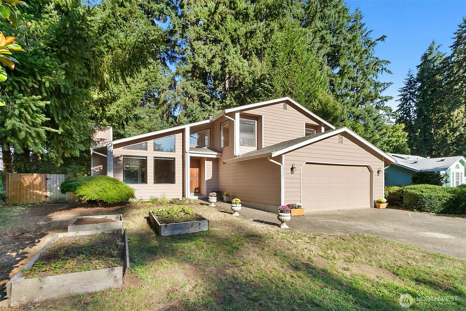 1552 Diamond Road SE photo 1