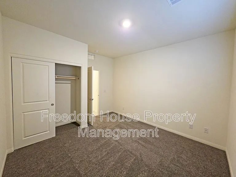 56 Pioneer Range Ave — Photo 12