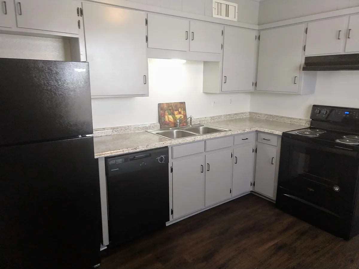 Kitchen - 101 Meggs St #F