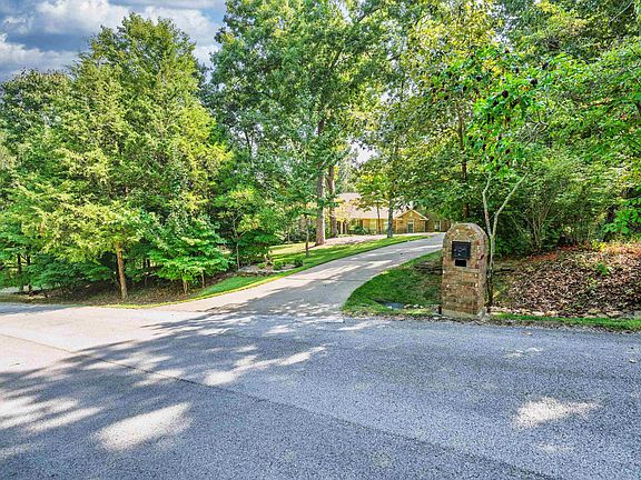 2nd image of 121 Stonegate Dr