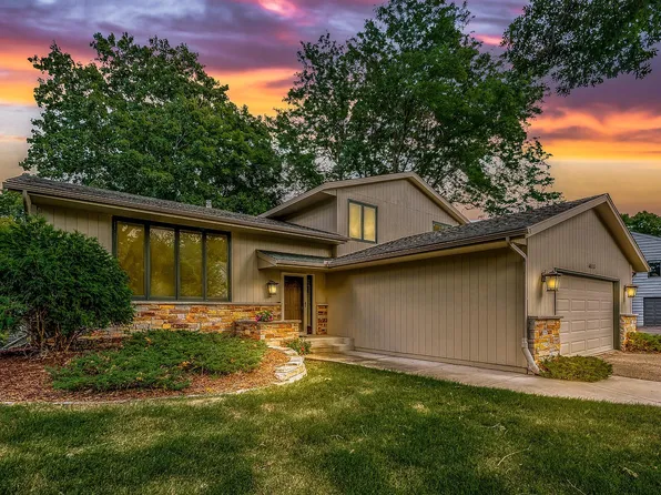 14810 Woodruff Rd, Wayzata, MN 55391