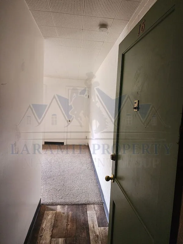 Building Photo - 305 S 10th St #16