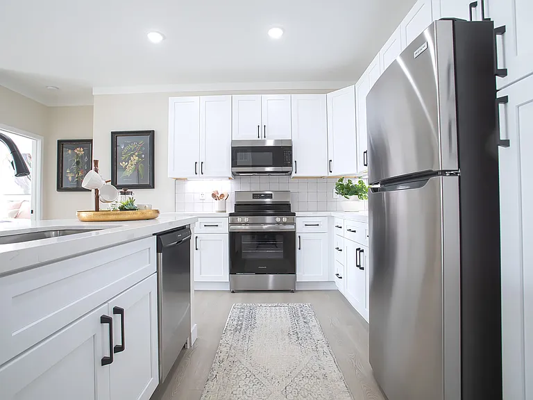 Relay 129 Apartments & Townhomes — Photo 6