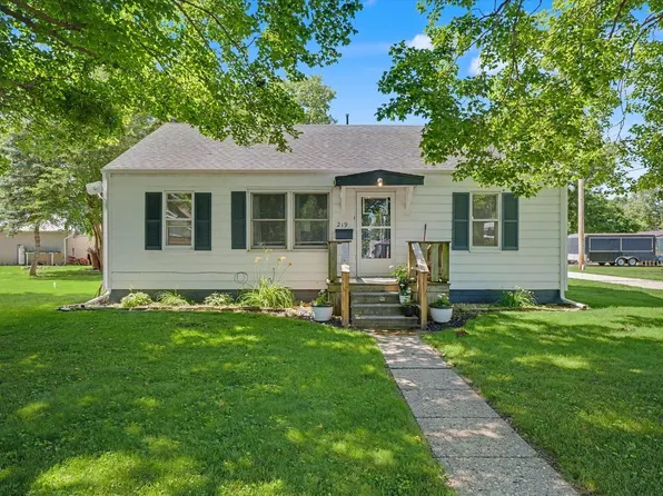 219 E 4th St, Gibson City, IL 60936