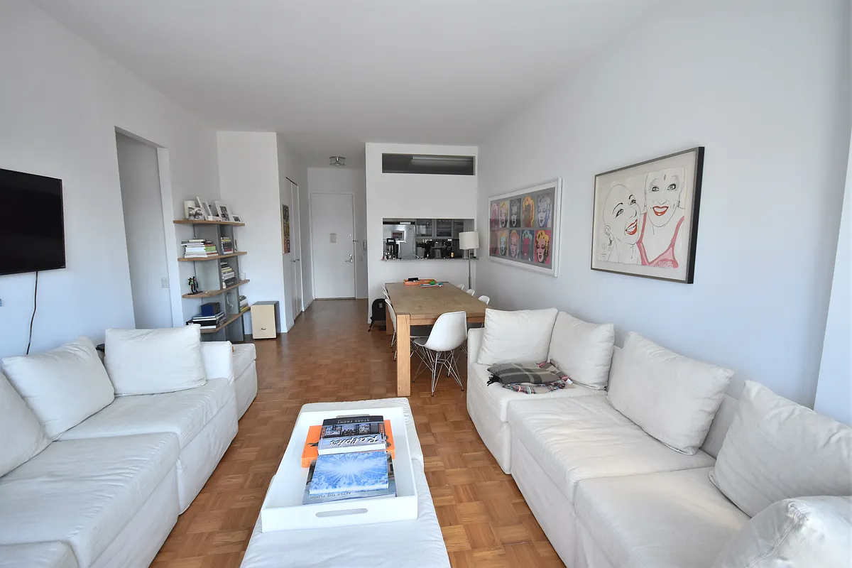 Building Photo - 200 E 32nd St #21C