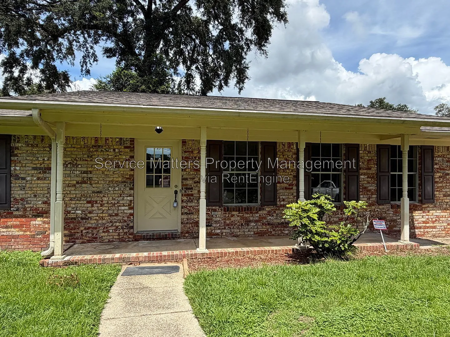 3 bed, 2.0 bath, 1876 sqft, $2,495 — Photo 2