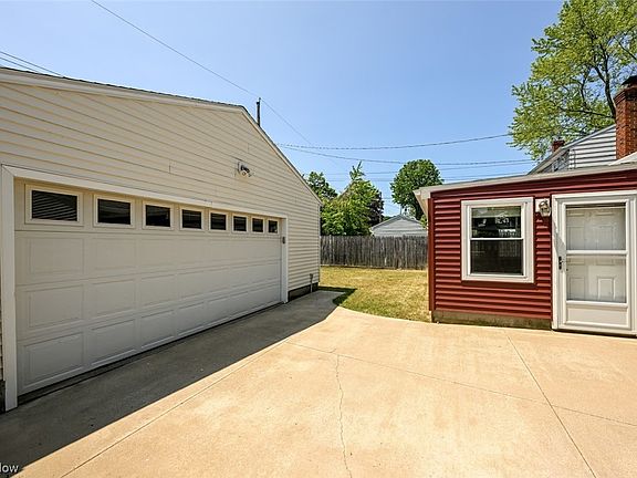 5th image of 124 Tyler Ave