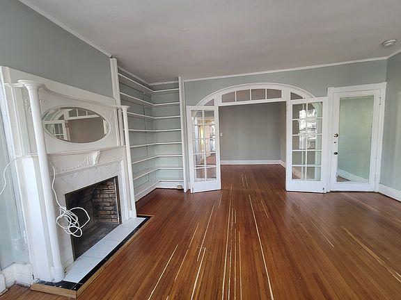 2nd image of 158 Grand St Floor 2