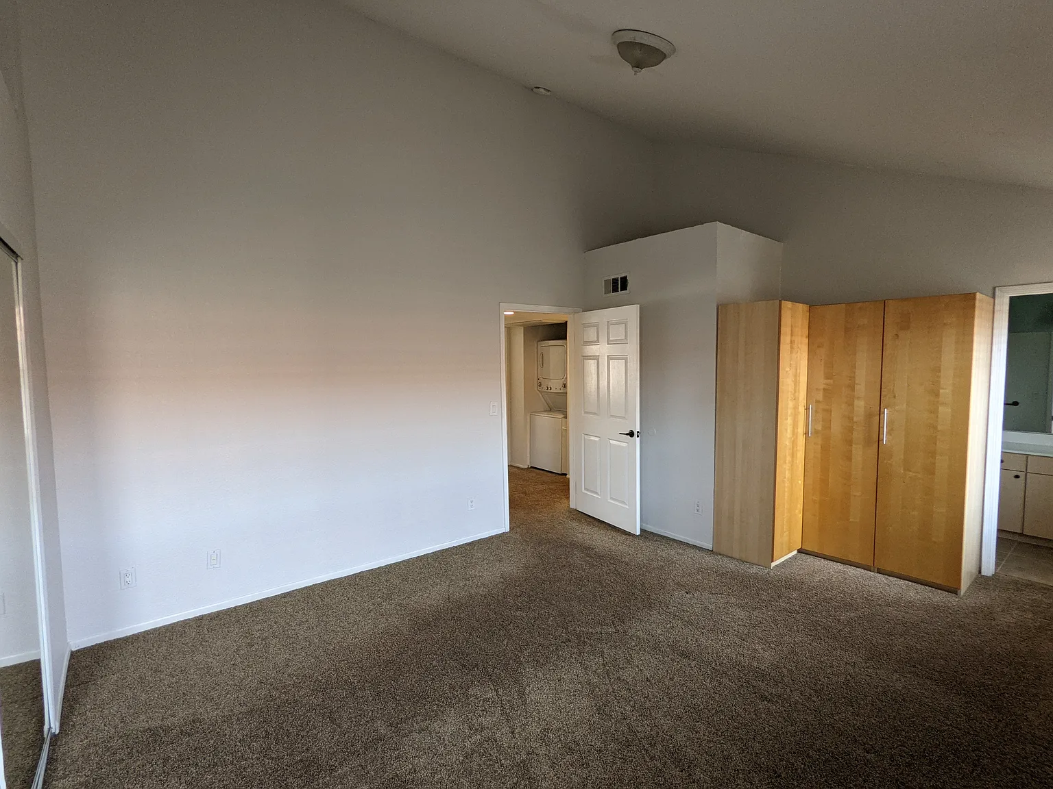 3 bed, 2.5 bath, 1306 sqft, $3,300 — Photo 4