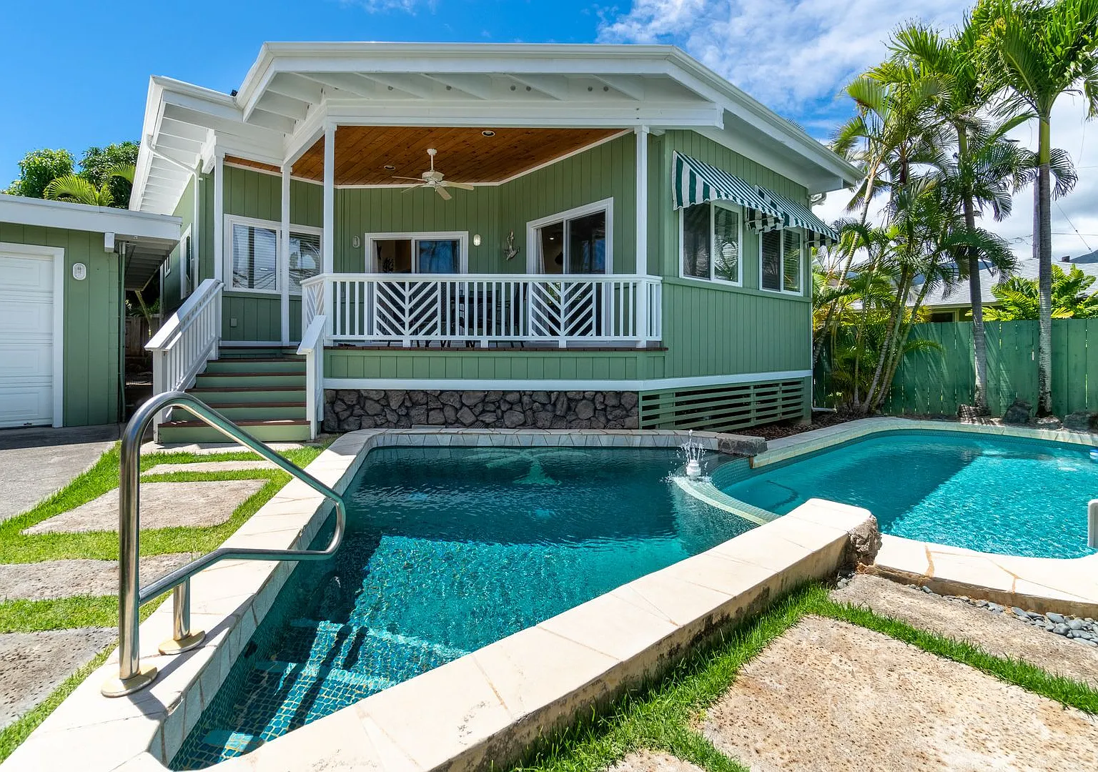 Fully Furnished 2 Bedroom, 2 Bath with Swimming Pool in Enchanted Lake — Photo 1