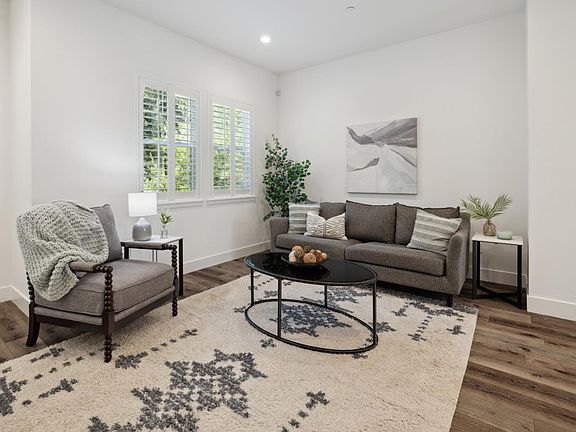2nd image of 403 Cove Ln