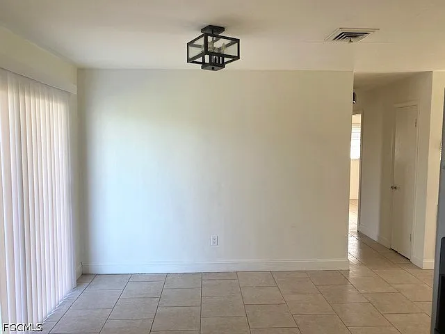 3 bed, 2.0 bath, 1322 sqft, $1,600 — Photo 2
