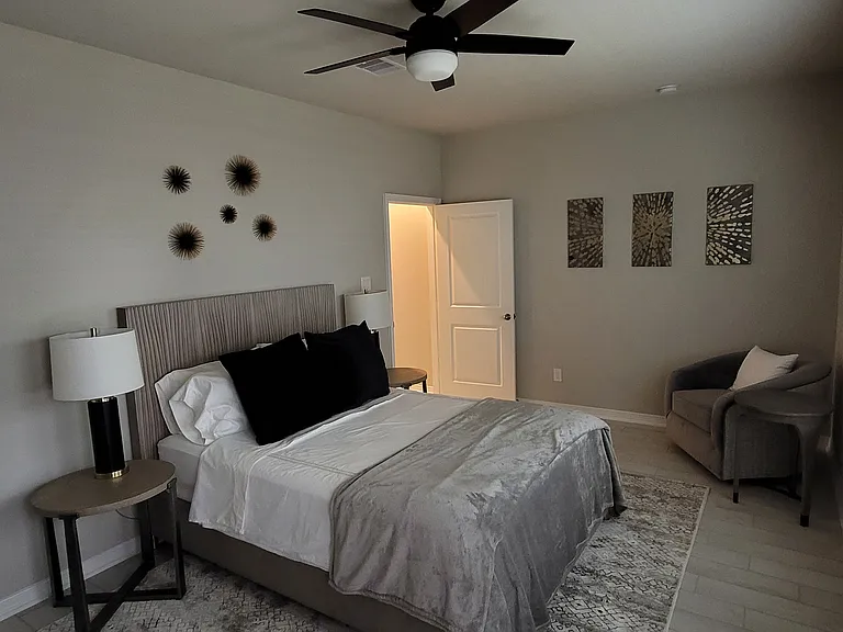 Downstairs bedroom with queen size bed