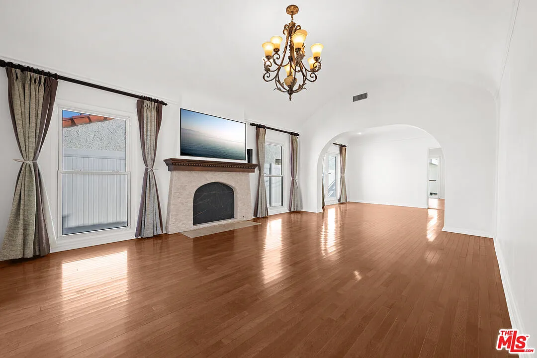 4 bed, 3.0 bath, 2000 sqft, $9,250 — Photo 4