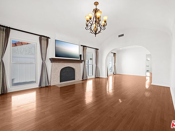 4th image of 426 S La Peer Dr