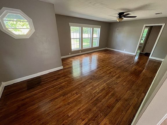 3rd image of 807 N Van Buren Ave