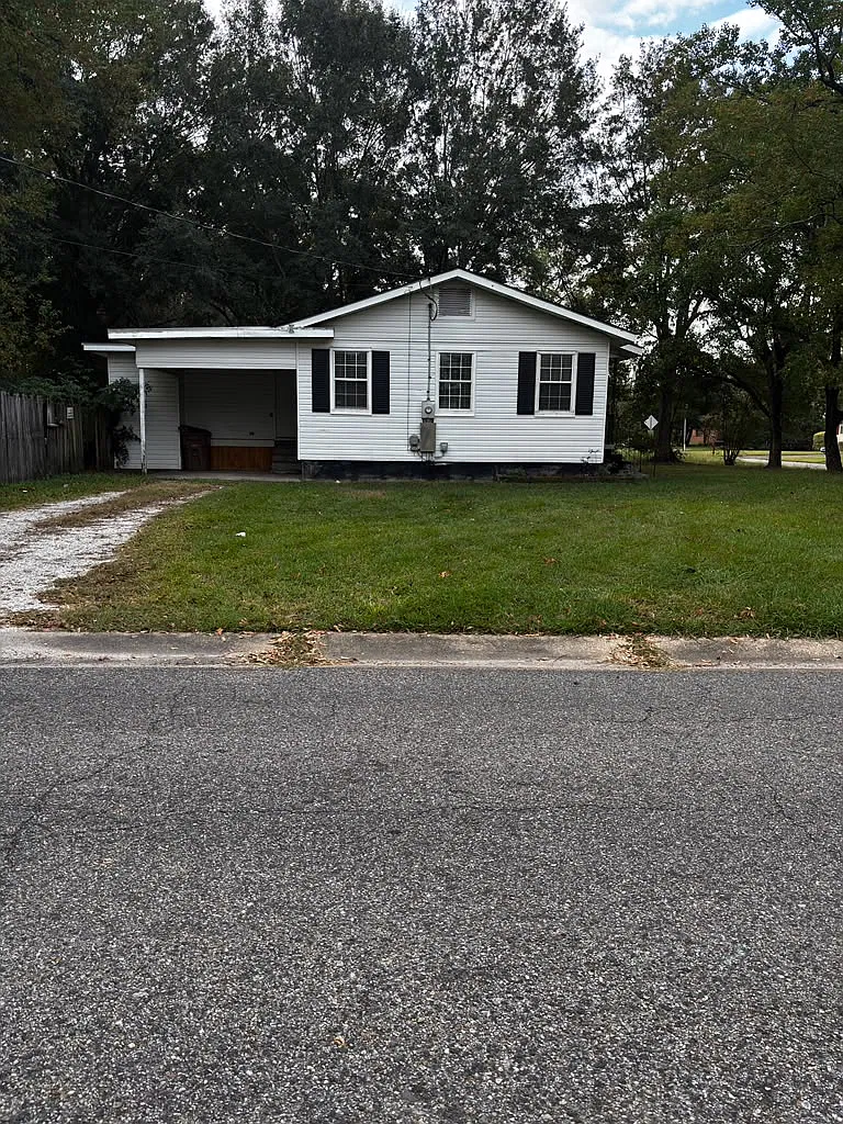 3 bed, 1042 sqft, $1,400 — Photo 3