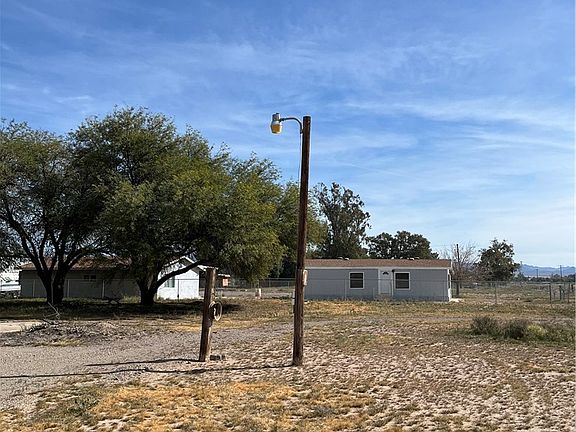 2nd image of 1701 E Laguna Rd