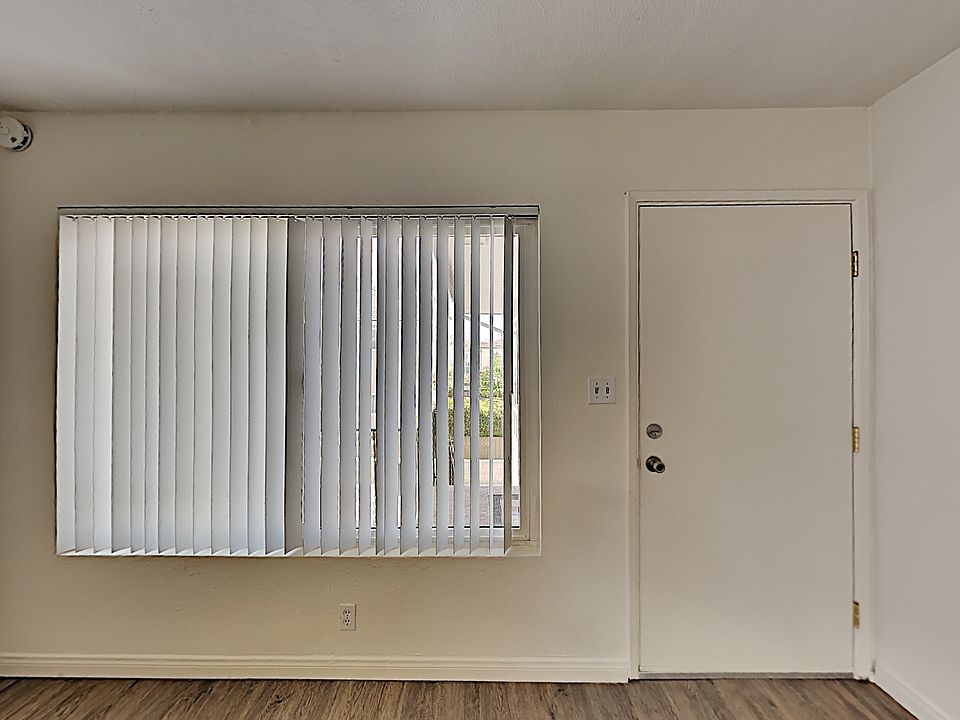 1st image of 736 1/2 Jamaica Ct #4