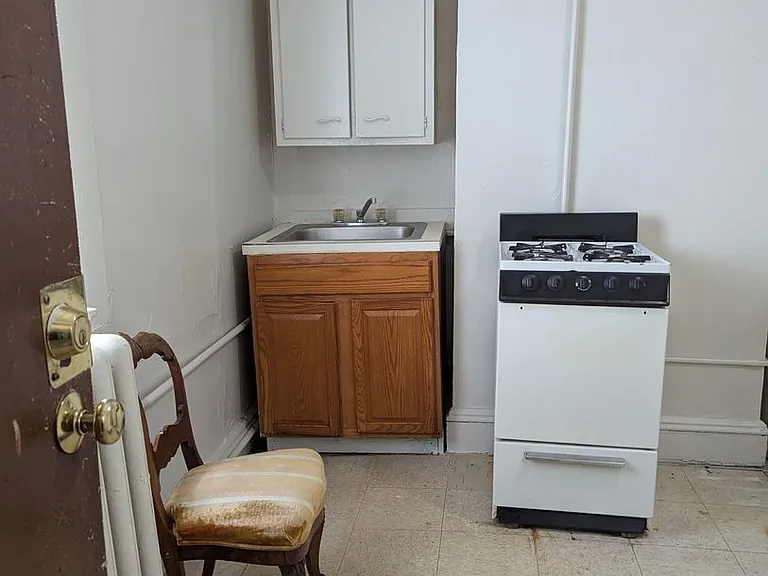 157 Coleman St — Photo 5
