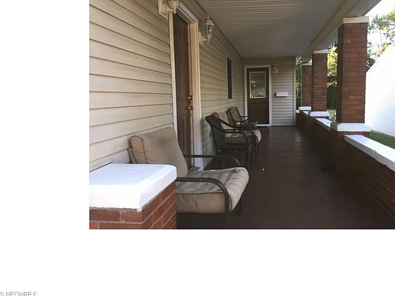 4th image of 613 E 1st St