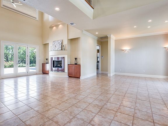 4th image of 910 Turnberry Ln