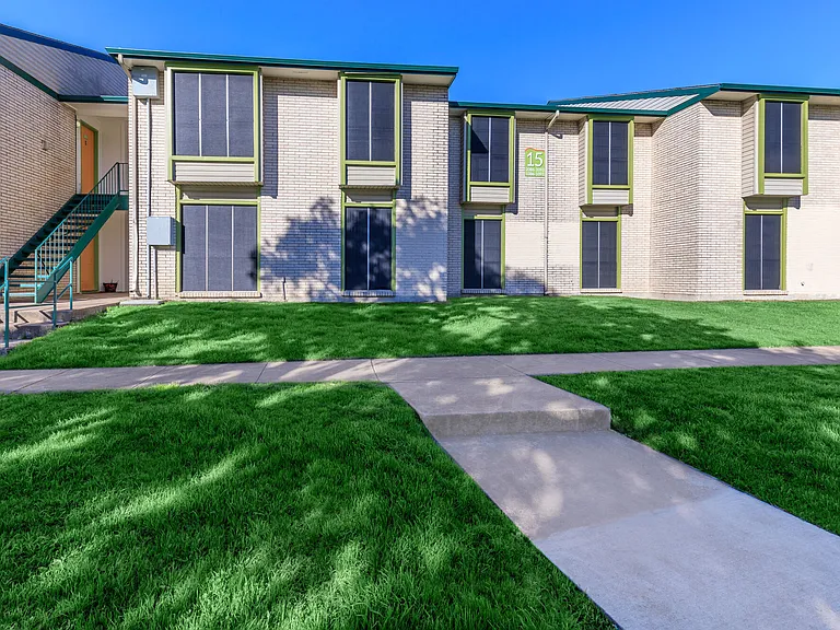 Bainbridge Apartments — Photo 10