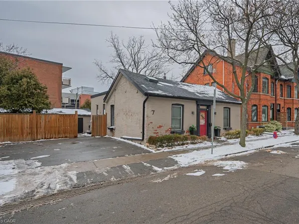 7 Foster St, Hamilton, ON L8N 1Z7