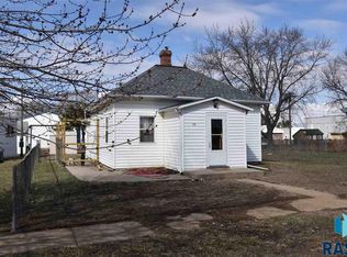 211 & 213 S Poplar St, Worthing, SD 57077