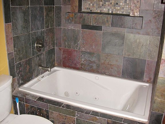 Soaking tub