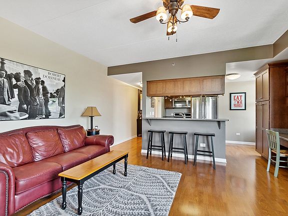 3rd image of 400 Village Cir Unit 201