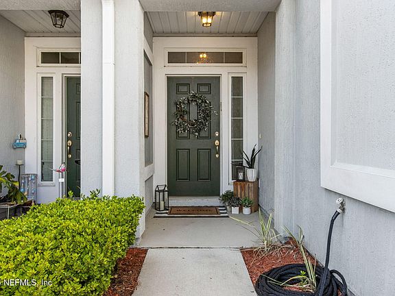 5th image of 373 RICHMOND Drive