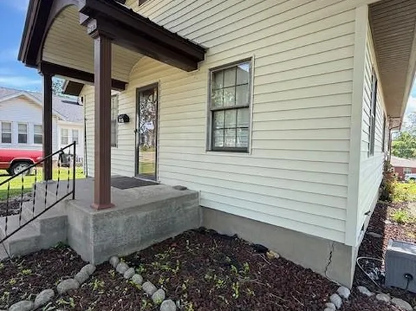 133 S Walnut St, Perryville, MO 63775