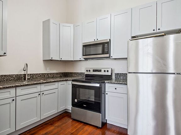 5th image of 2135 2nd St APT 105