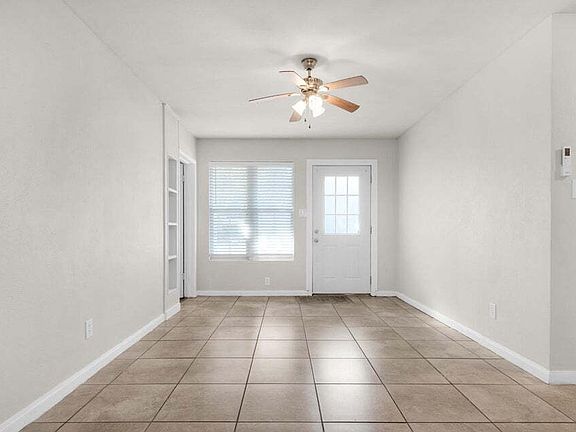 5th image of 213 Hawthorne Cir