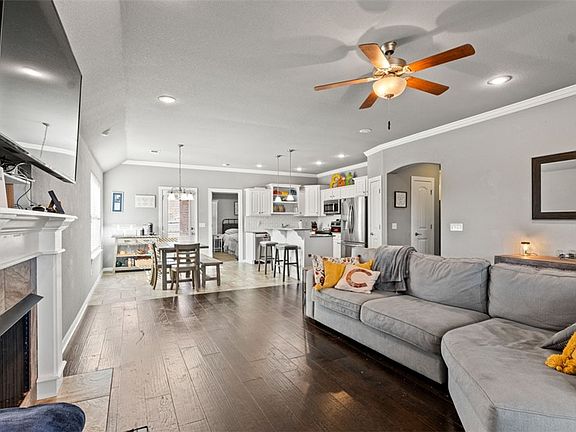 3rd image of 3095 N Autumn Rose Ave