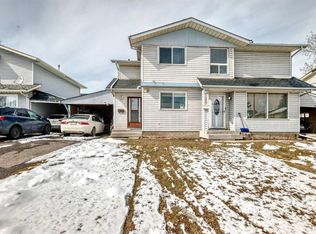 12 Radcliffe Ct SE, Calgary, AB T2A6B1