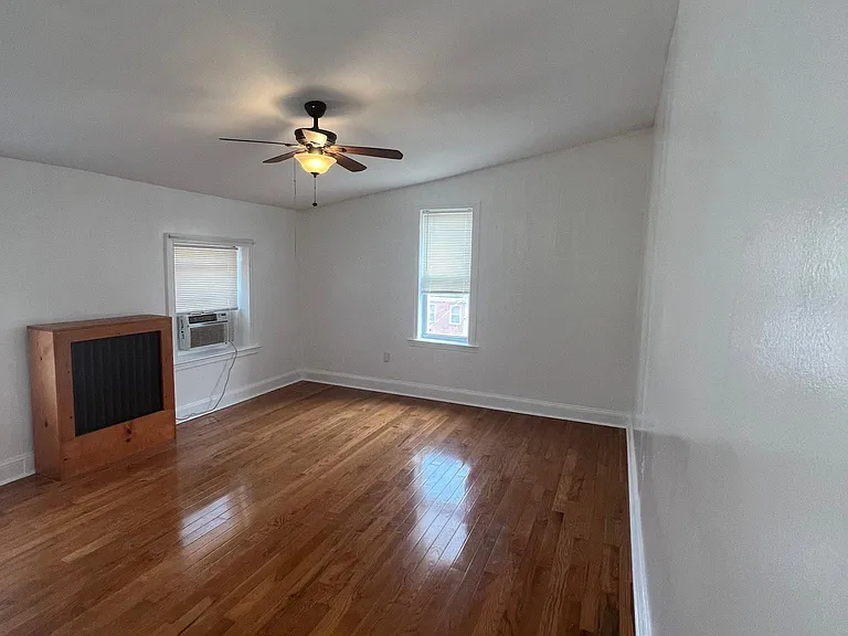 859 Hollins St #2R — Photo 5