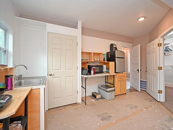 4th image of 5670 Hamilton Ave